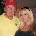 Trump con Stephanie Clifford en una foto de archivo