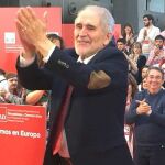El primer presidente de Castilla y León de la Democracia, Demetrio Madrid, agradece el reconocimiento a la familia socialista