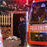 Policías alemanes vigilan en el lugar de los hechos