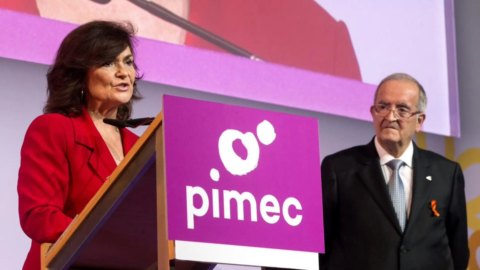Carmen Calvo ayer junto a presidente de Pimec Josep González/Foto: Efe