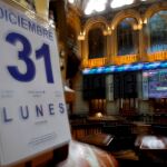 El principal indicador de la bolsa española, el IBEX 35, en el último día de este 2018. EFE/Juan Carlos Hidalgo