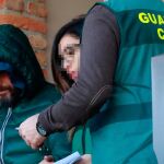 Pedro Luis Nieva durante el registro de su casa de Llanes