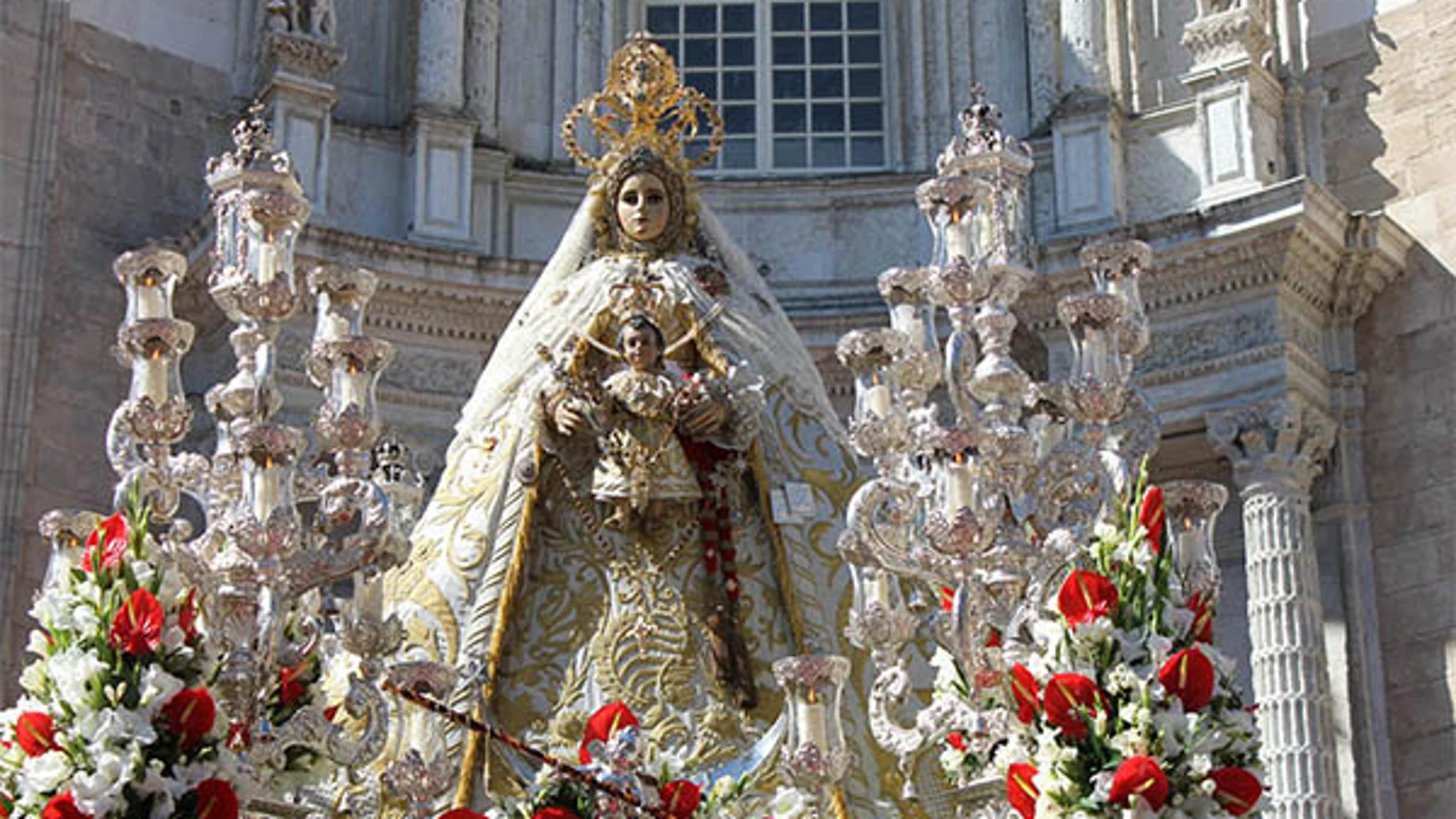 Las Cofradías de Cádiz cargan contra Iglesias tras llamar «virgen de madera» a la patrona