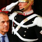 Carlo Cottarelli, tras reunirse con el presidente italiano, Sergio Mattarella / Reuters