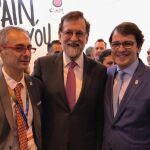 Ricardo Rivero, Mariano Rajoy y Alfonso Fernández Mañueco en el marco de la Feria Fitur
