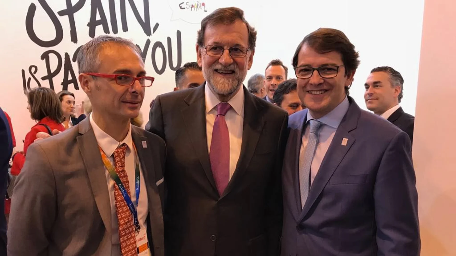 Ricardo Rivero, Mariano Rajoy y Alfonso Fernández Mañueco en el marco de la Feria Fitur