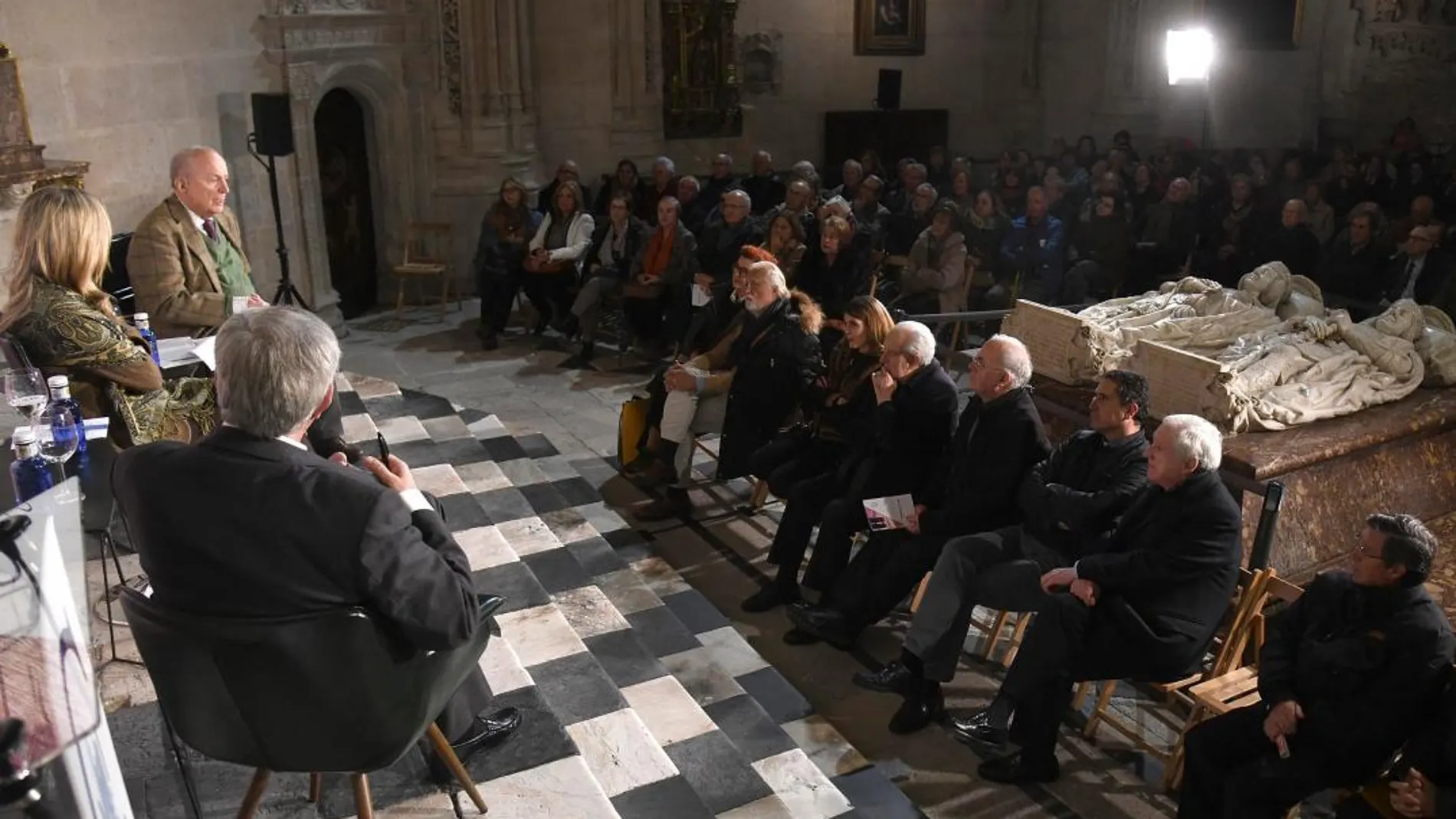 Antonio Pérez Henares, Isabel San Sebastián y Fernando García de Cortázar inauguran Conversaciones en la Catedral