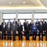 Foto de familia de los diecisiete líderes europeos que participaron ayer en Bruselas en la cumbre informal sobre inmigración y asilo