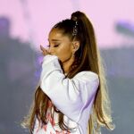 La cantante Ariana Grande durante su actuación del One Love Manchester.