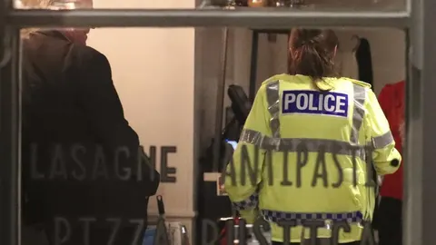 El caso, que en un primer momento quedó en manos de la Policía de Wiltshire, cuenta ahora con la cooperación de la Policía Antiterrorista de Reino Unido.