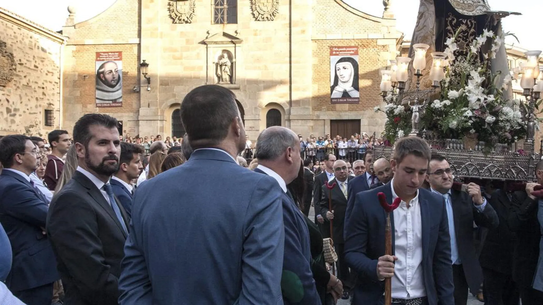 Luis Tudanca asiste a la Procesión en honor a Santa Teresa de Jesús en Alba de Tormes