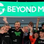 Ethan Brown, fundador y consejero delegado de Beyond Meat, en el centro de la imagen en su debut en los mercados