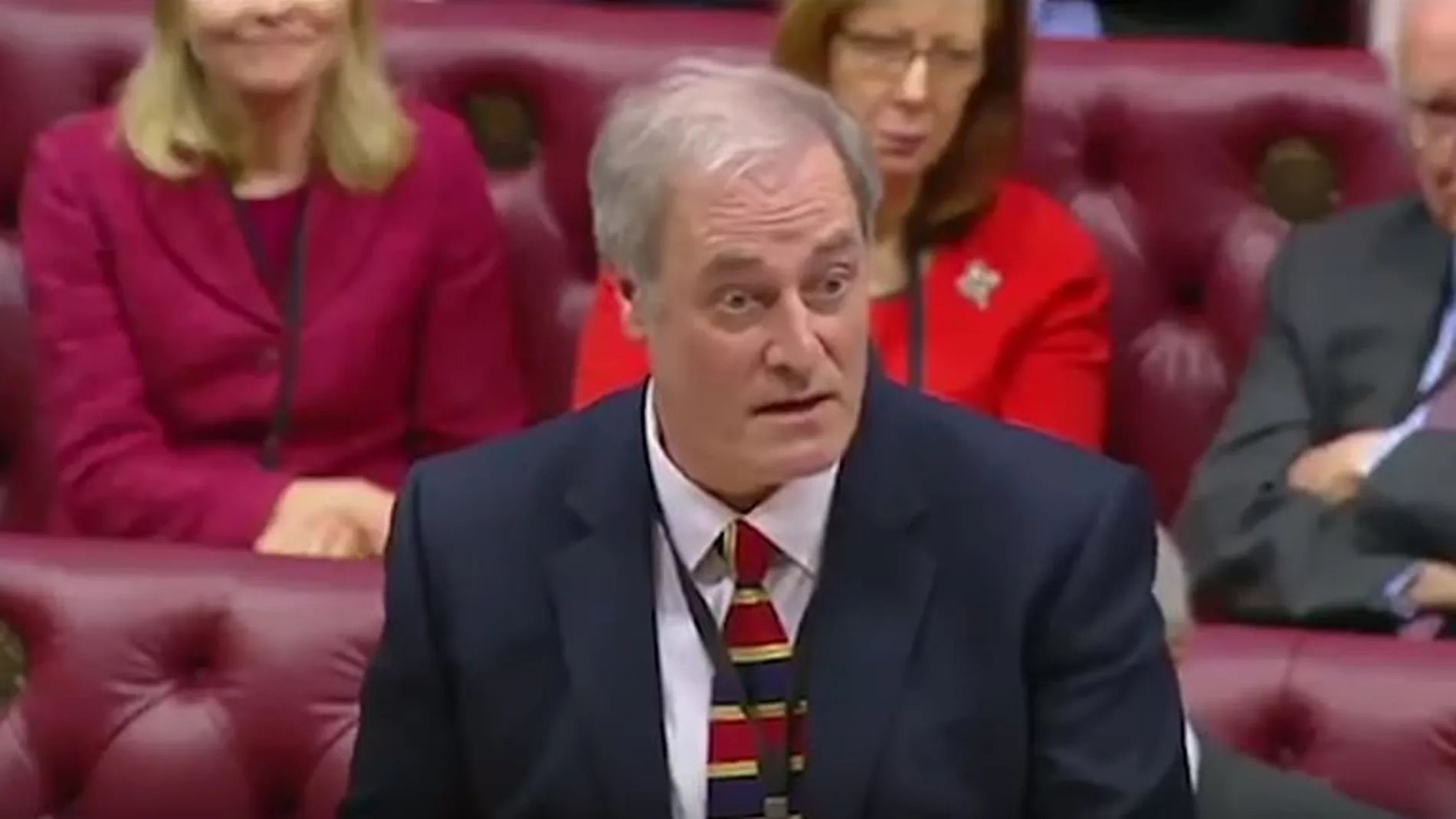 Lord Bates en el momento que presentó su dimisión