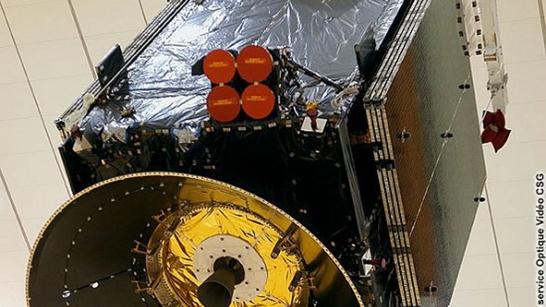 El satélite hispano-estadounidense Xtar-Eur antes de su lanzamiento en 2006