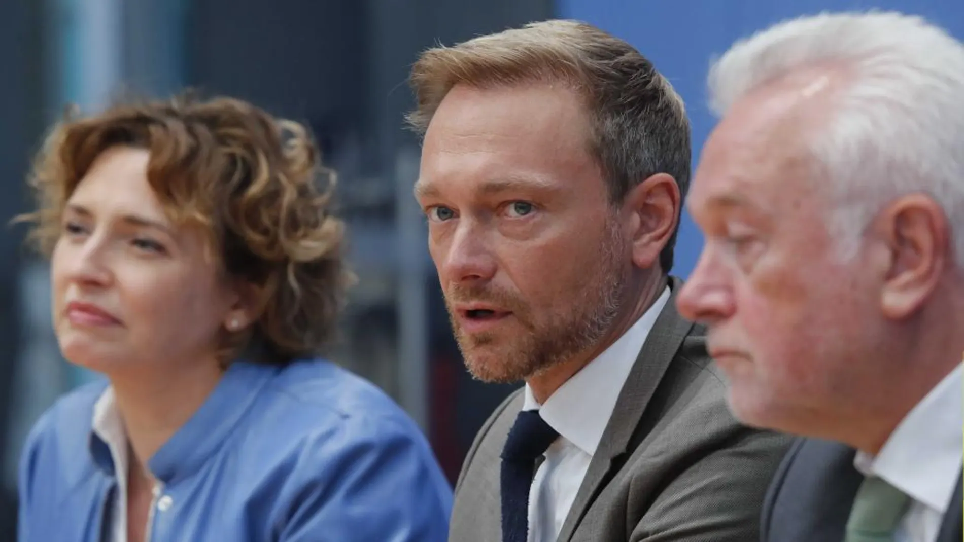Los líderes del Partido Liberal Christian Lindner, Wolfgang Kubicki y Nicole Beer