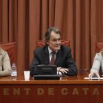 El ex presidente Artur Mas y presidente del PDeCAT (c) , junto a la coordinadora del partido, Marta Pascal (d) y la vicepresidenta Neus Munté (i), durante la reunión del PDeCAT /Efe