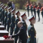 Putin honra a los caídos del Ejército ruso