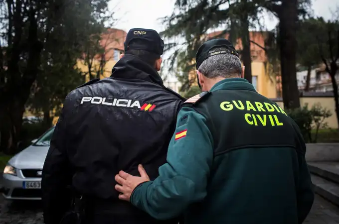 Pedro Sánchez deja en el aire la equiparación salarial de policías y guardias civiles
