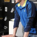 Iker presentó ayer en Madrid sus nuevas botas y guantes