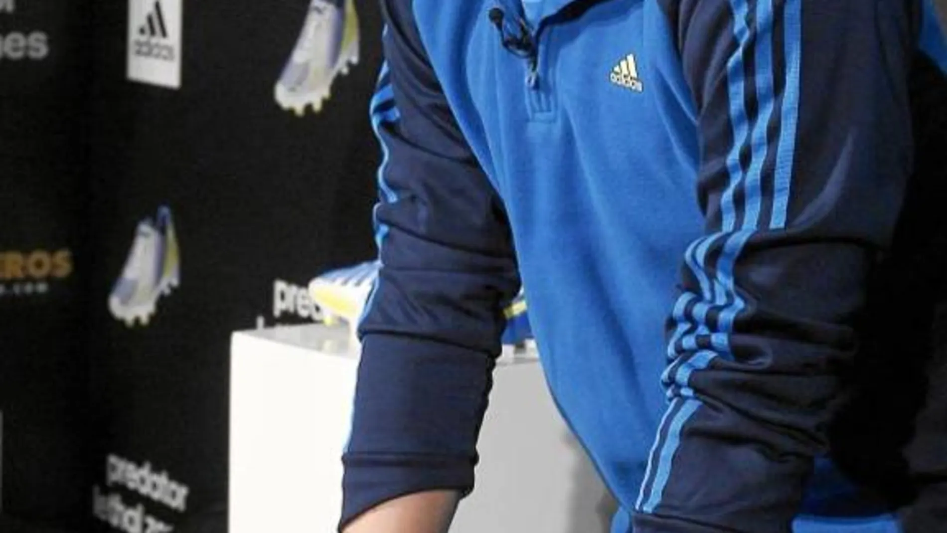 Iker presentó ayer en Madrid sus nuevas botas y guantes