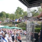La líder del ultraderechista Frente Nacional, Marine Le Pen, durante el discurso de apertura del curso político desde la localidad de Brachay, en el este de Francia.