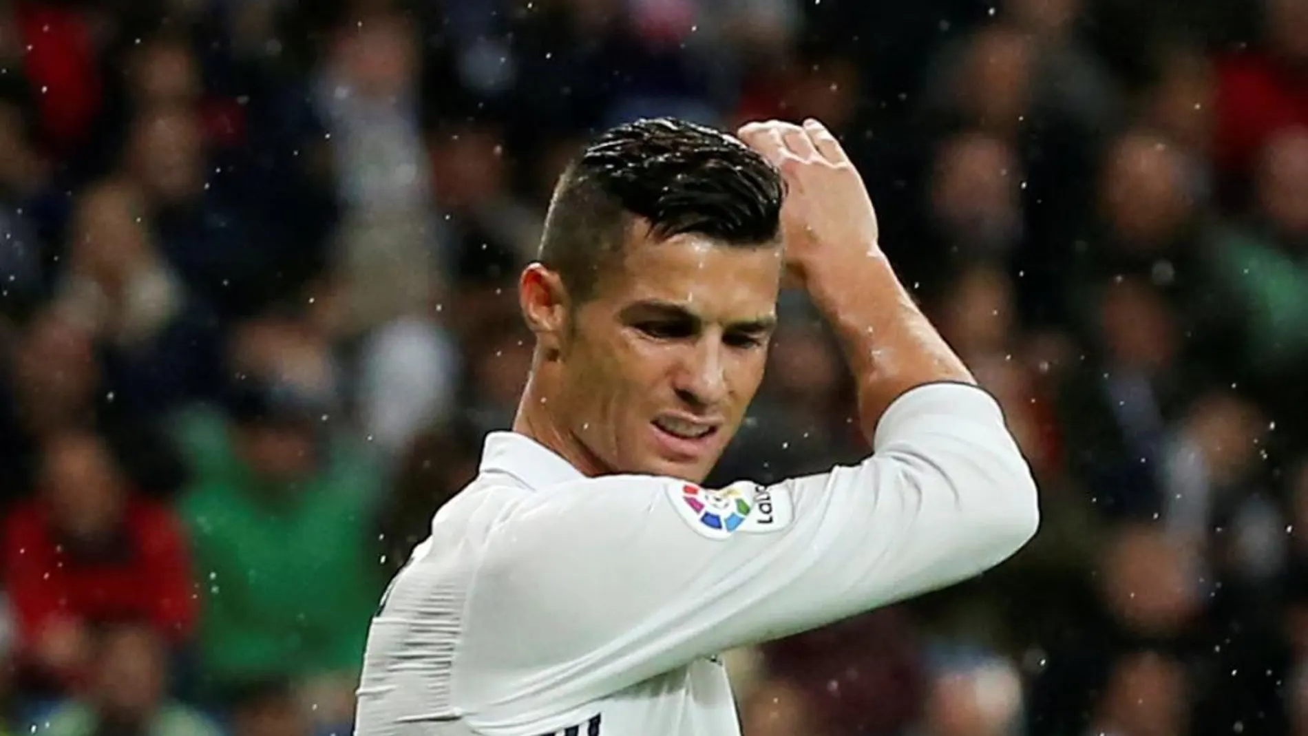 Ronaldo se lamenta tras una ocasión fallada el domingo en el Bernabéu