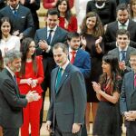 Felipe VI, junto al presidente del CGPJ y del TS, Carlos Lesmes, y al ex ministro de Justicia, Rafael Catalá, en el acto del pasado año en Barcelona / Efe