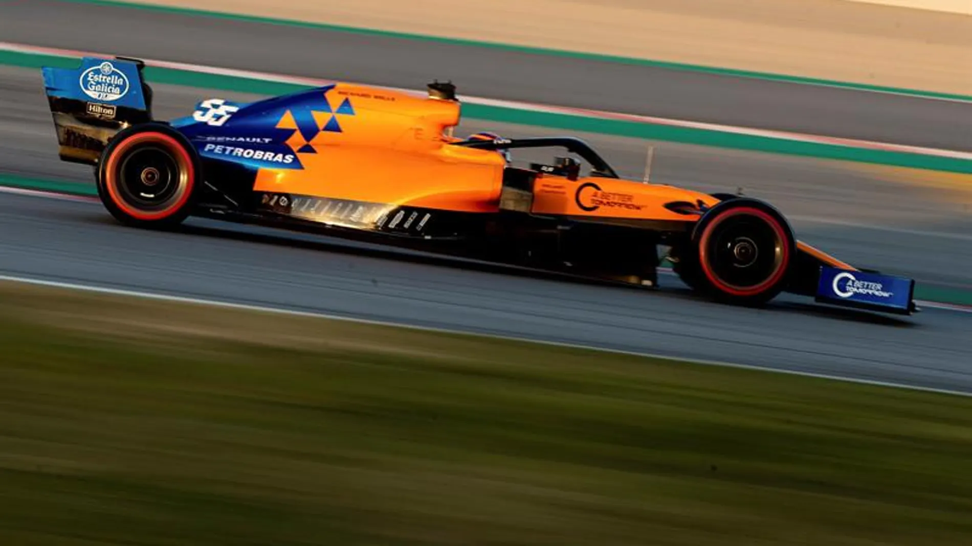 Sainz sufre, pero el McLaren evoluciona