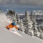 Destinos paradisíacos para esquiar en fin de año en familia