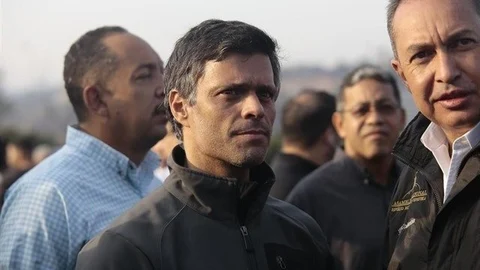 Leopoldo López junto a la base de La Carlota