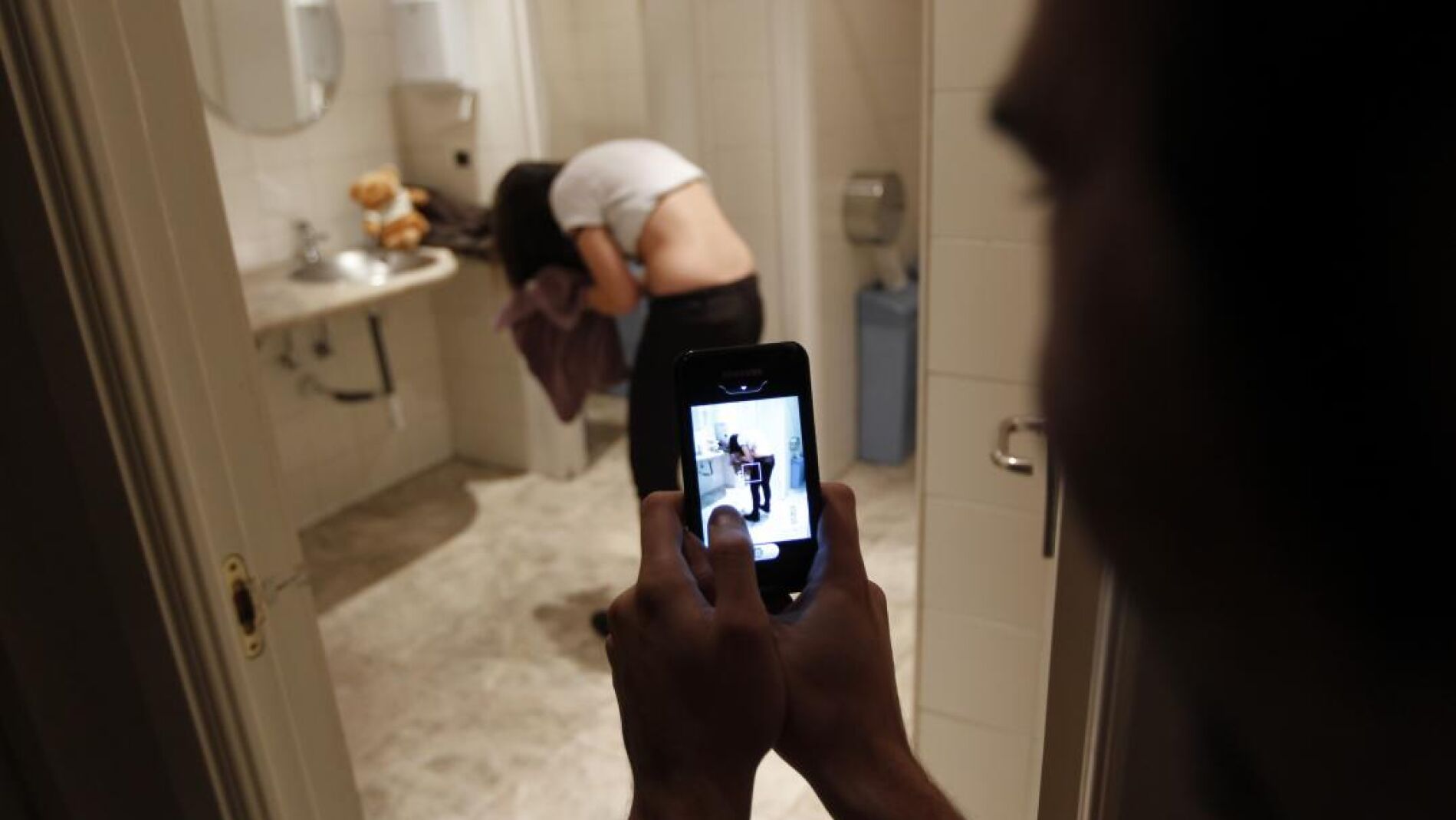 Detenido por publicar en Internet un vídeo sexual de una ex novia grabado hace seis años imagen imagen