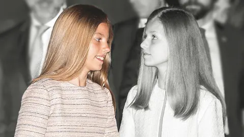 Dos hermanas con estilos diferentes. Sofía, más informal y siguiendo las últimas tendencias en moda; y Leonor, clásica y más estricta con el protocolo