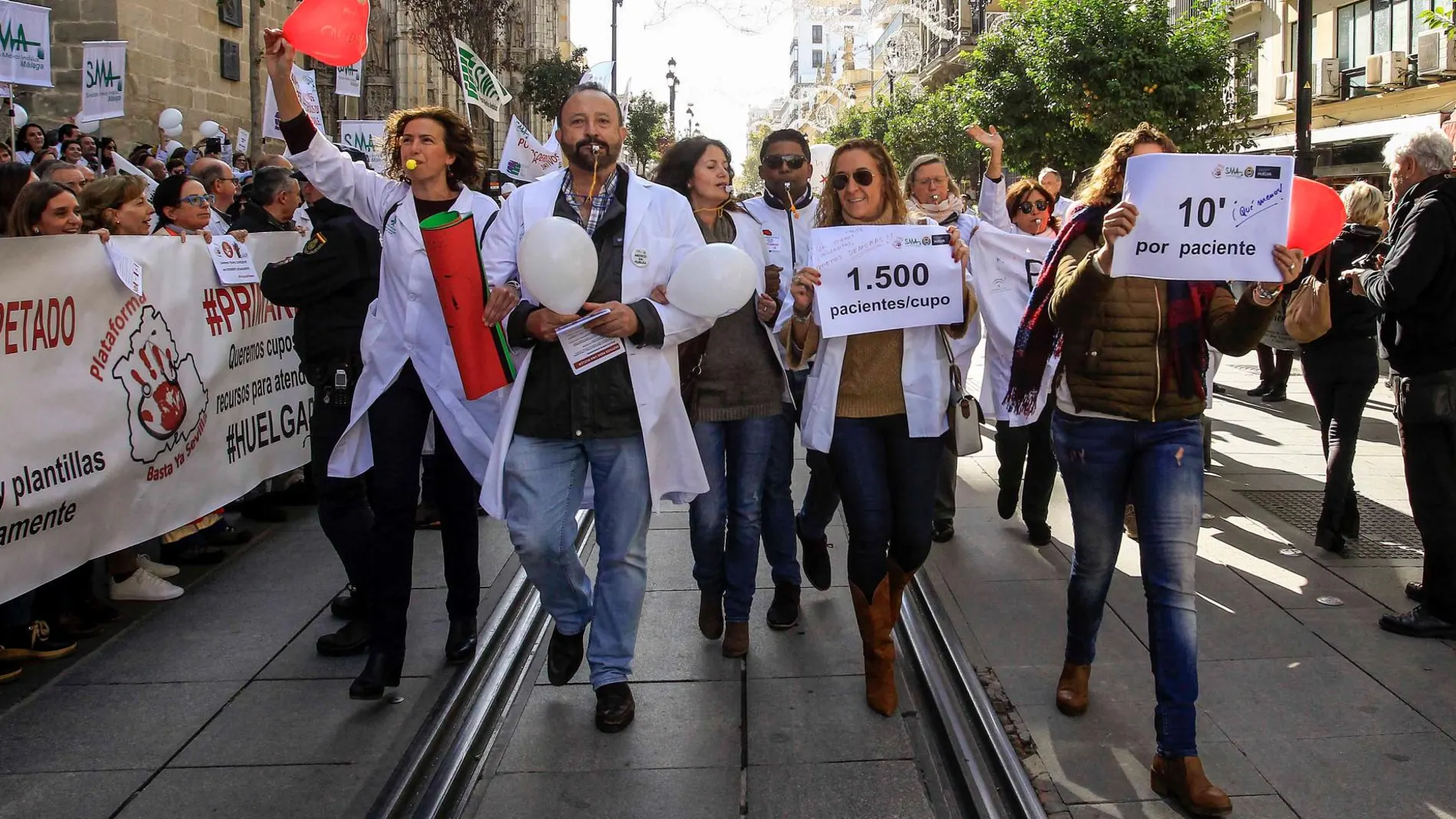 Los médicos andaluces han llegado a convocar una huelga al desoír la Junta sus reclamaciones (Foto: Manuel Olmedo)