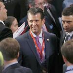 Donald Trump Jr. sonríe tras la elección de su padre como candidato oficial a la Casa Blanca