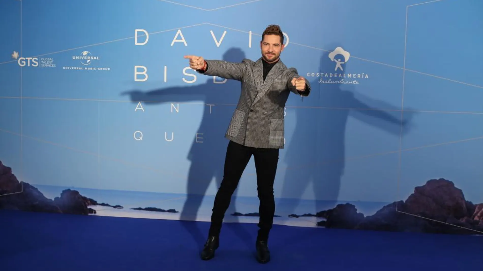 Bisbal proyecta la costa de Almería en su último videoclip