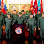 El ministro de Defensa venezolano, Vladimir Padrino, rodeado de la Junta de Estado Mayor, ayer en Caracas