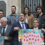 El alcalde de Palencia, Alfonso Polanco, junto a miembros de la organización del festival y del ayuntamiento /Brágimo/Ical
