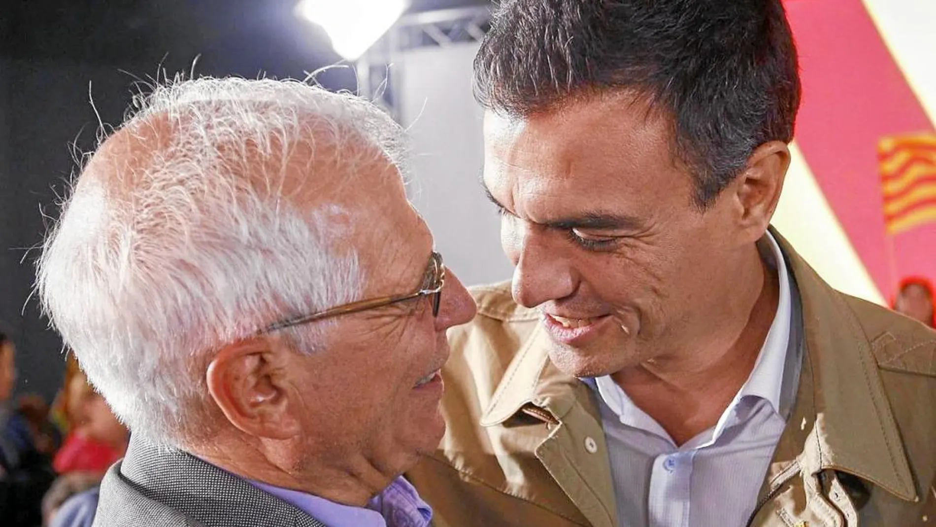 Josep Borrell junto a Pedro Sánchez, en una imagen de archivo
