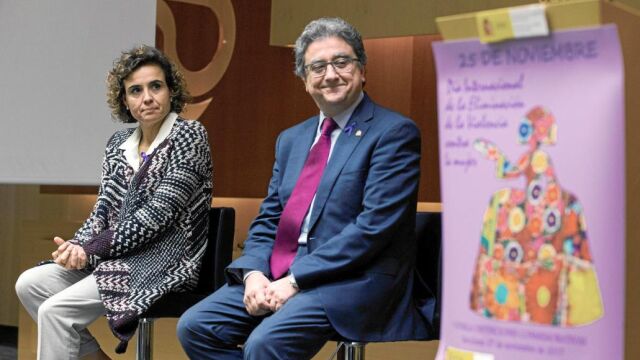La ministra de Sanidad, Servicios Sociales e Igualdad, Dolors Montserrat, estuvo acompañada por el delegado del Gobierno en Cataluña Enric Millo