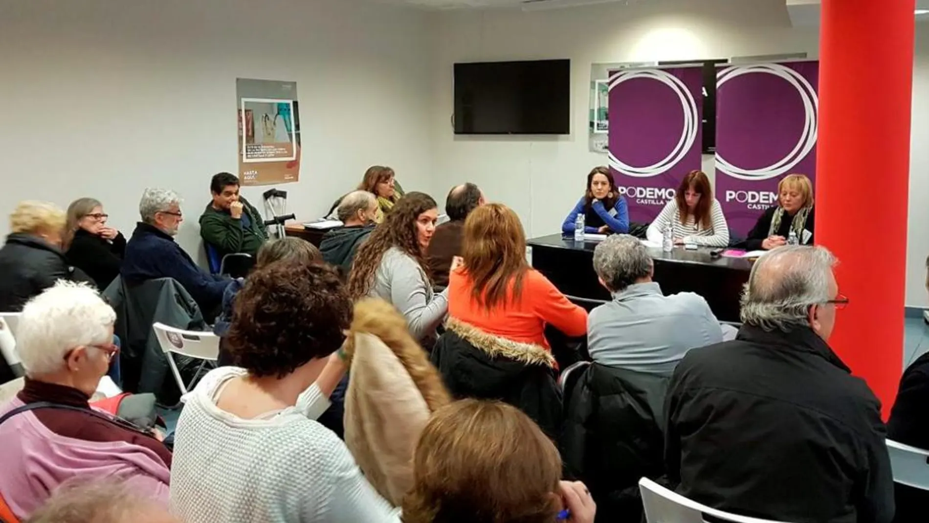 Un instante del primer encuentro organizado por Podemos Castilla y León para hablar de las personas mayores