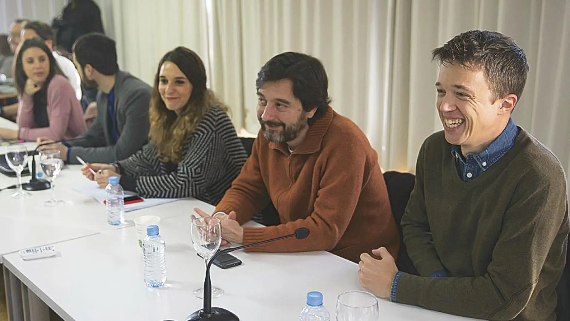 De izda. a dcha., Irene Montero, Pablo Bustinduy, Noelia Vera, Rafael Mayoral e Íñigo Errejón, ayer en el CCE en Madrid
