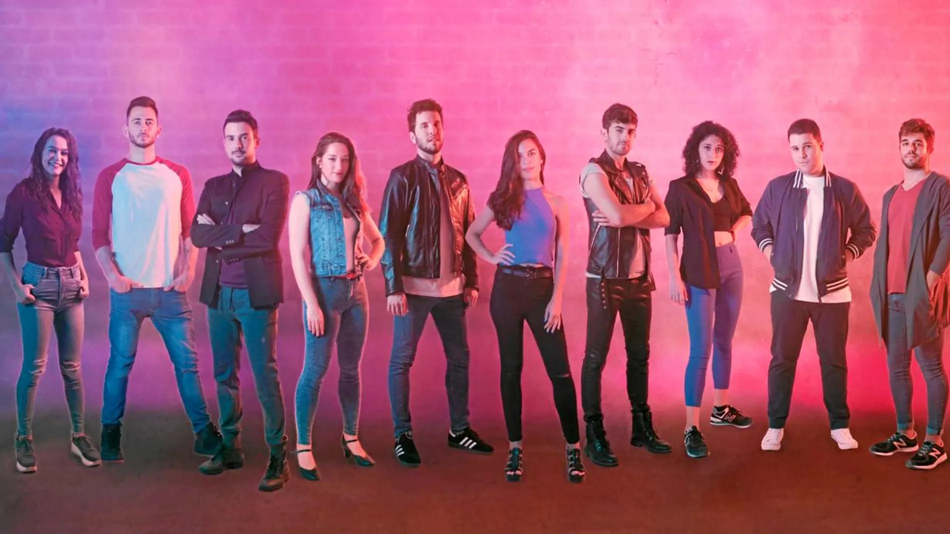 El elenco de trece voces incluye a cantantes como Sara Pi, Mikel Herzog, Edgar Martínez o Joan Mas
