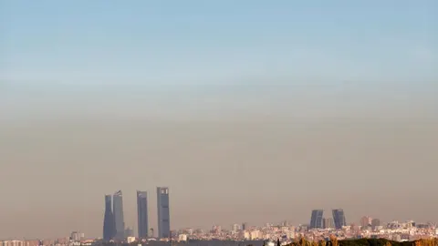 Vista de la capa de contaminación que cubre la ciudad de Madrid