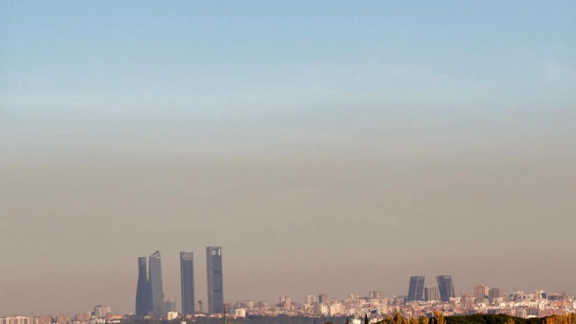 Vista de la capa de contaminación que cubre la ciudad de Madrid