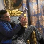 Giacomo Ferrara interpreta a Spadino Anacleti, un joven que empieza a coquetear con el crimen