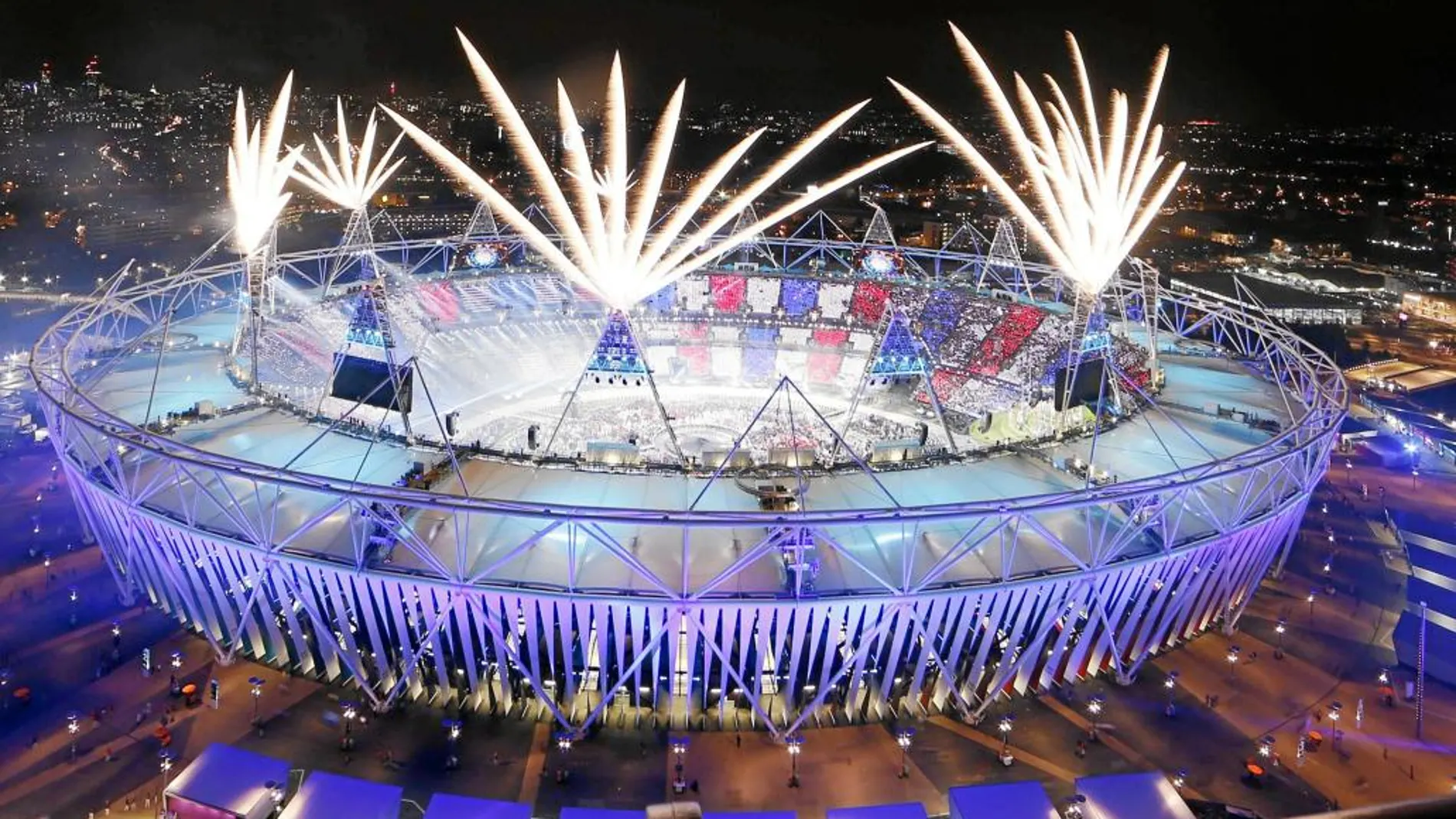 Fuegos artificiales en la ceremonia de inauguración de los Juegos de Londres