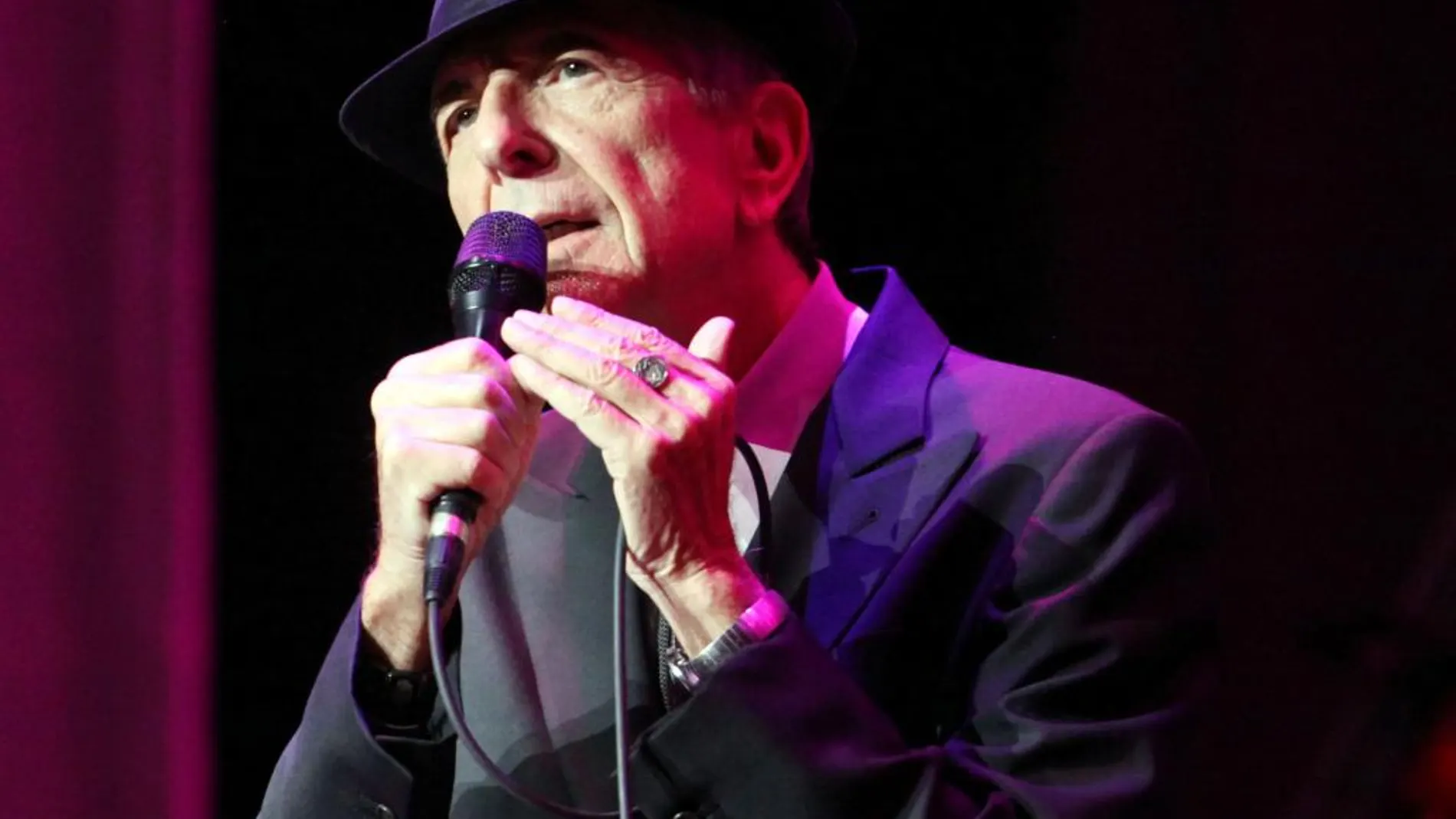 El cantante Leonard Cohen