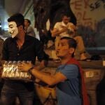 Los concentrados en el parque de Gezi se organizan para resistir