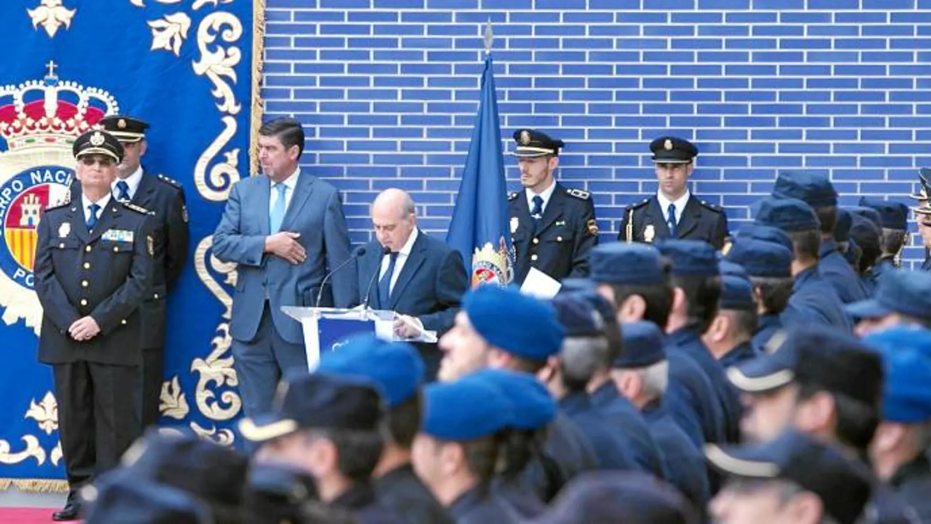 El ministro de Interior, Jorge Fernández Díaz, en su discurso durante la inauguración de la comisaría de la Verneda