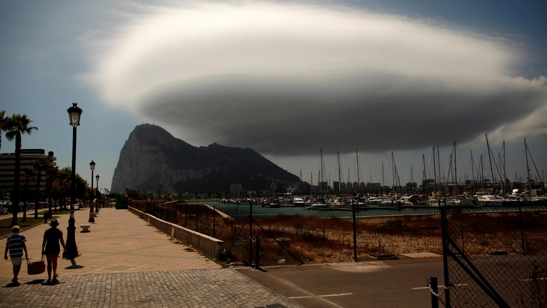 España y Reino Unido firman un acuerdo para frenar el fraude fiscal en Gibraltar